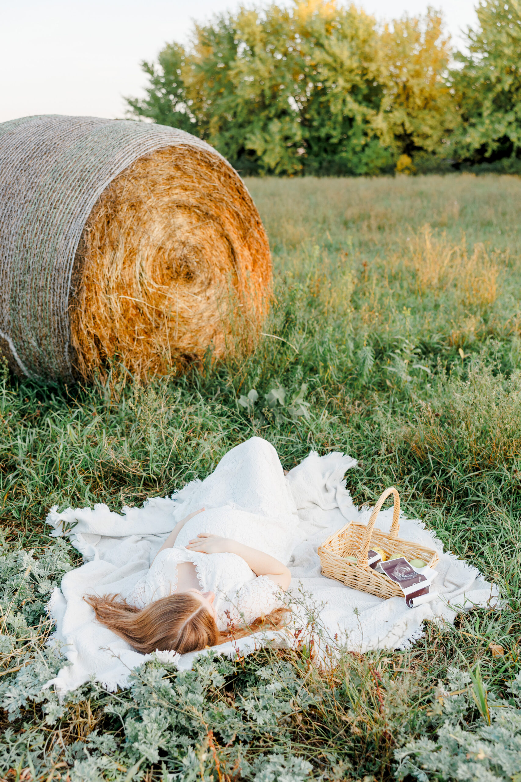hay bale maternity session