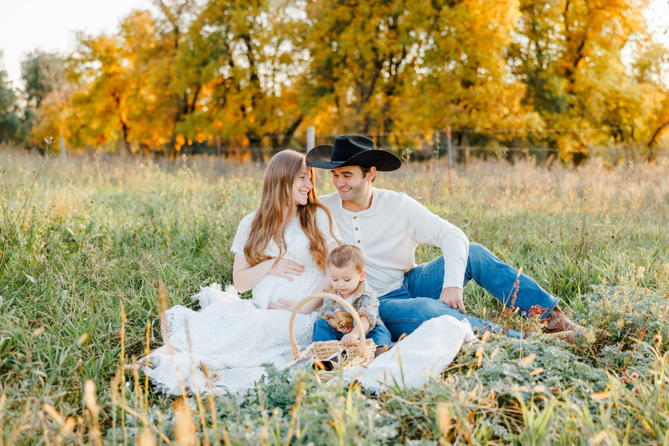 hay bale country maternity session near clear lake, sd