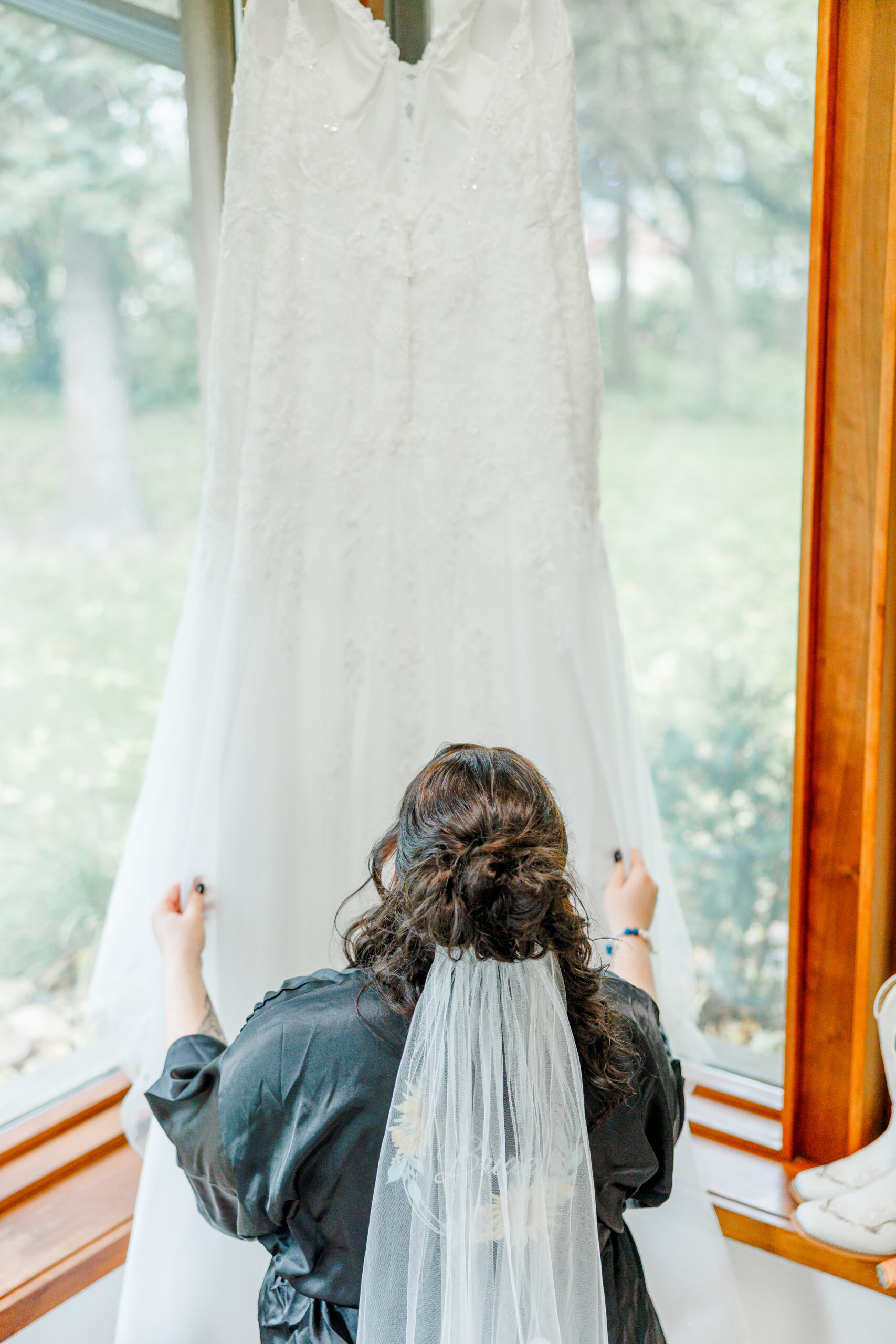 getting ready for wedding at airbnb at stable waters ranch
